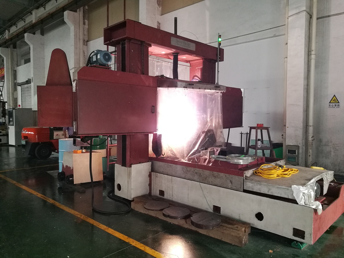 Electrical discharge sawing machine
